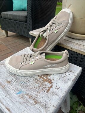 Women’s Canvas Sneakers in Light Taupe